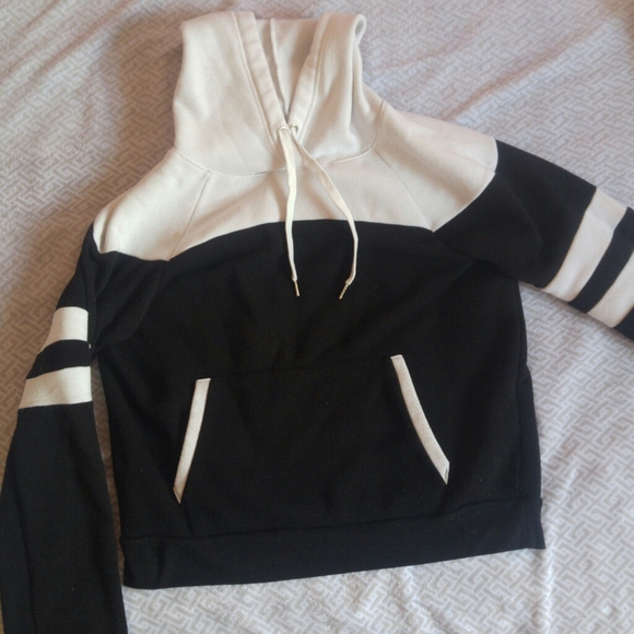 Black and White hoodie - Picture 3 of 5